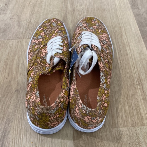 NEW Women’s Universal Lunea Sneakers - Picture 3 of 3